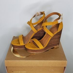 Charlotte Russe Kaia Size 7 Mustard Wedges